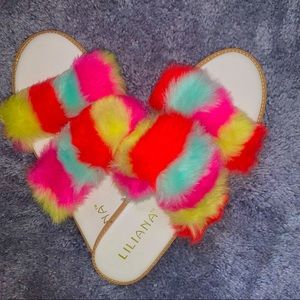 fur sandals/ slides for the summer ☀️🌈